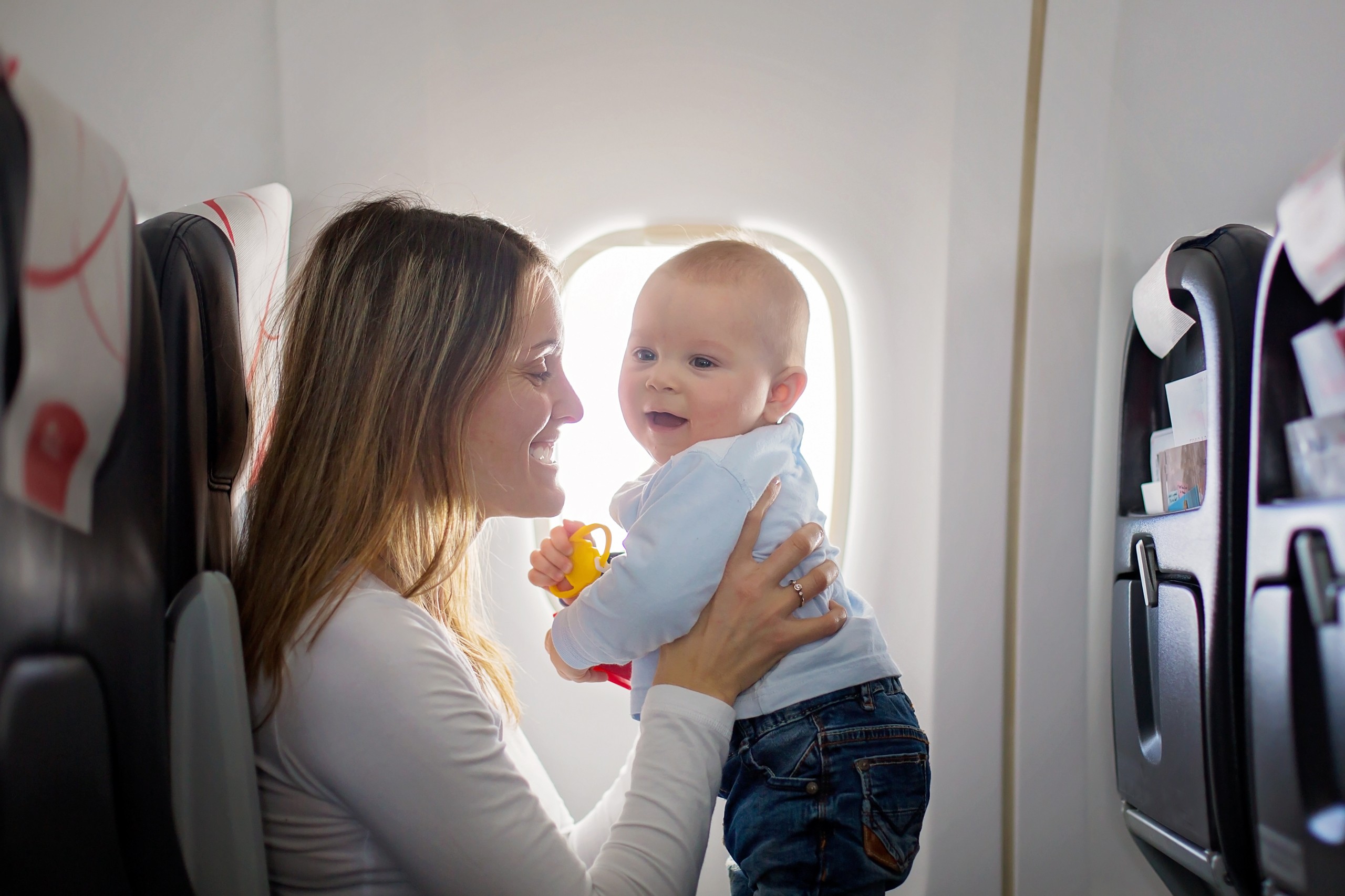 Bebês têm direito a bagagem de mão em avião?