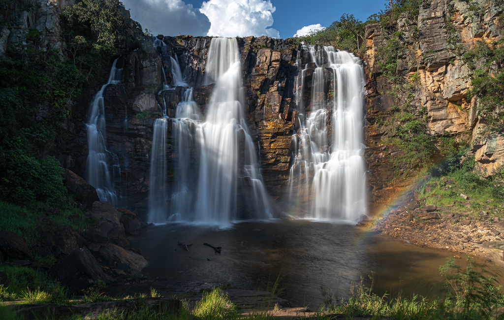A principal queda d´água de Salto do Corumbá é a Cachoeira do Salto com 50 metros de altura.
