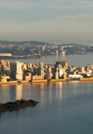 Vista aérea de Porto Alegre (RS) | Lugares para comer em Porto Alegre | Conexão123
