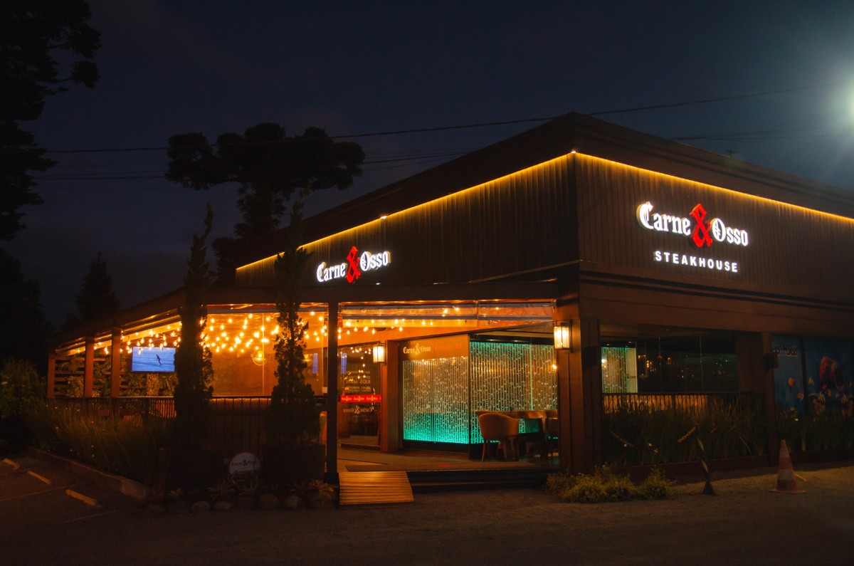 Lugares para comer em Gramado: comida regional - café colonial Bela Vista | Fachada do restaurante Carne e Osso | Conexão123