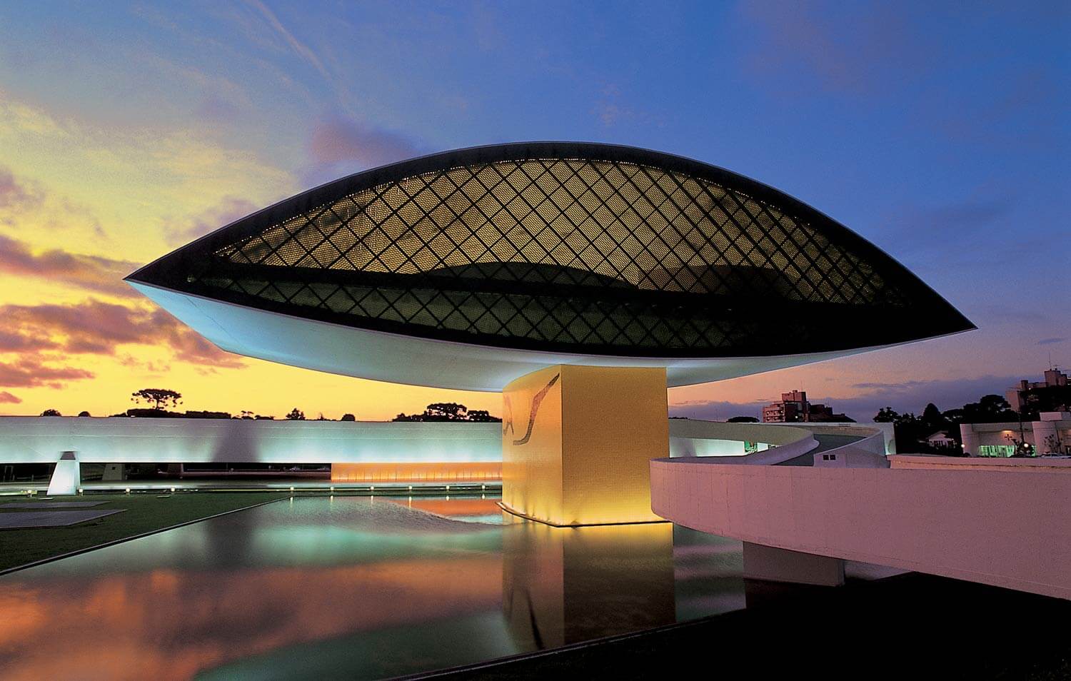 O que fazer em Curitiba: Pontos Turísticos e Passeios | Museu Oscar Niemeyer - Curitiba | Conexão123