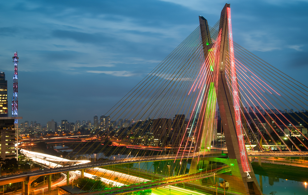 A Ponte Octávio Frias de Oliveira é um dos marcos de São Paulo