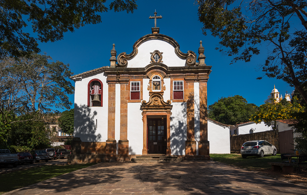 Além de ser construída pelos escravos, a Igreja de Nossa Senhora do Rosário é uma das mais antigas de Tiradentes e era onde os negros professavam a fé