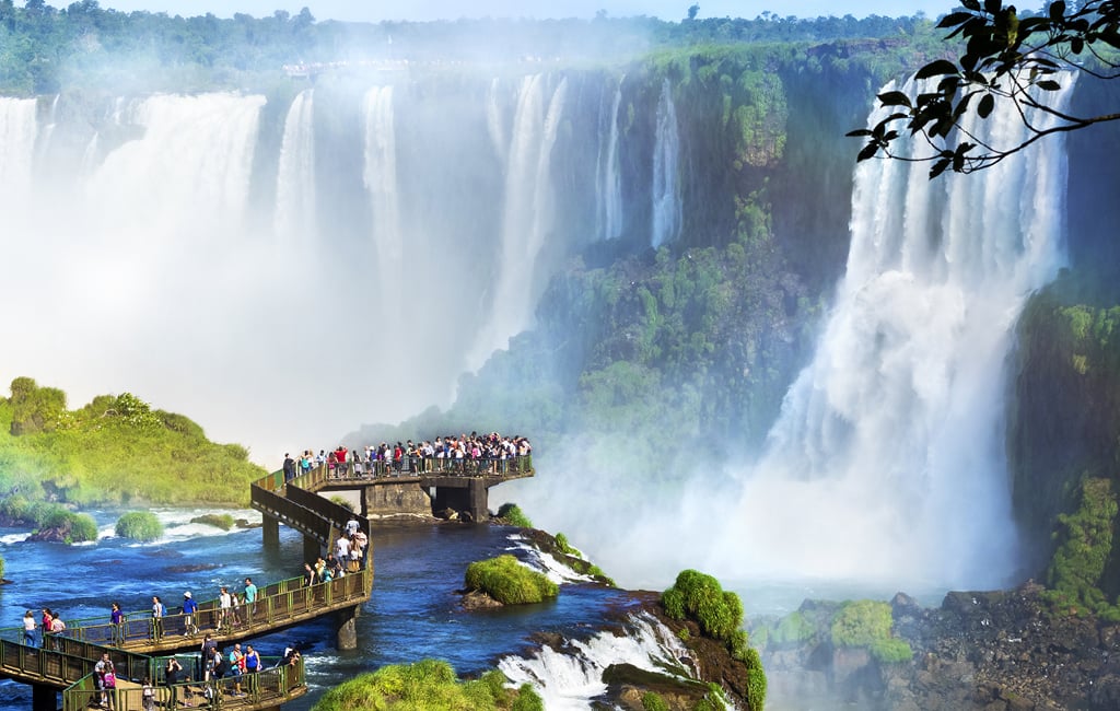 Uma das maiores quedas d'águas das Cataratas do Iguaçu, a Garganta do Diabo tem cerca de 80 metros de altura