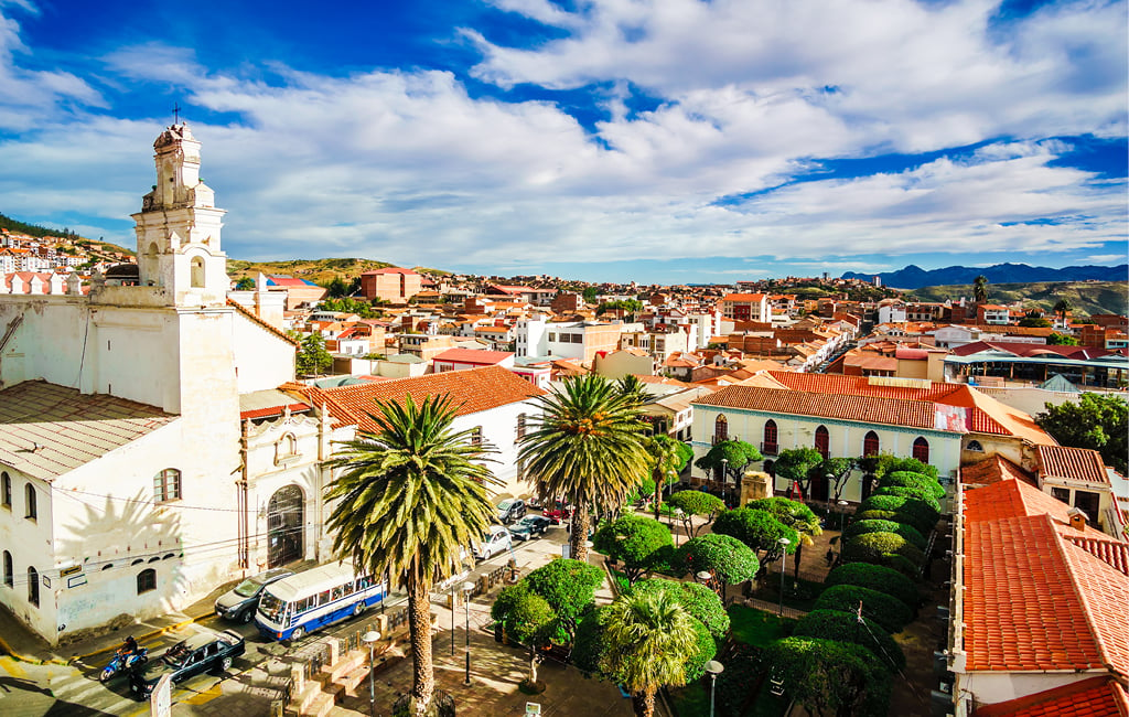 A capital Sucre apresenta um centro histórico recheado de atrações e uma paisagem que a tornou conhecida como a "Cidade Branca", na Bolívia 