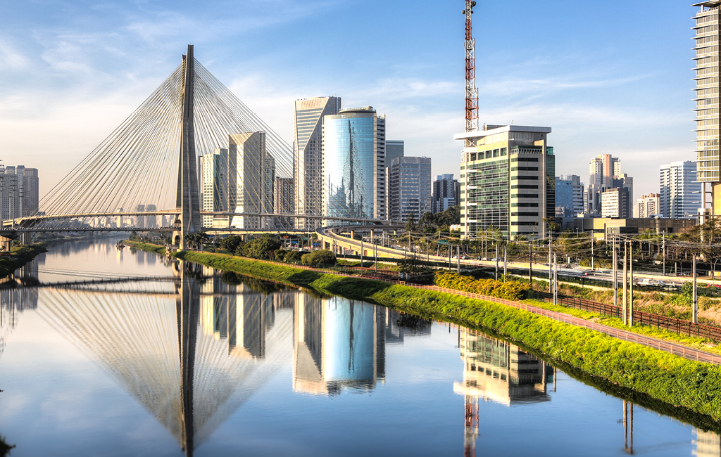 A capital paulista é uma das maiores cidades do mundo e tem aproximadamente 15 milhões de habitantes