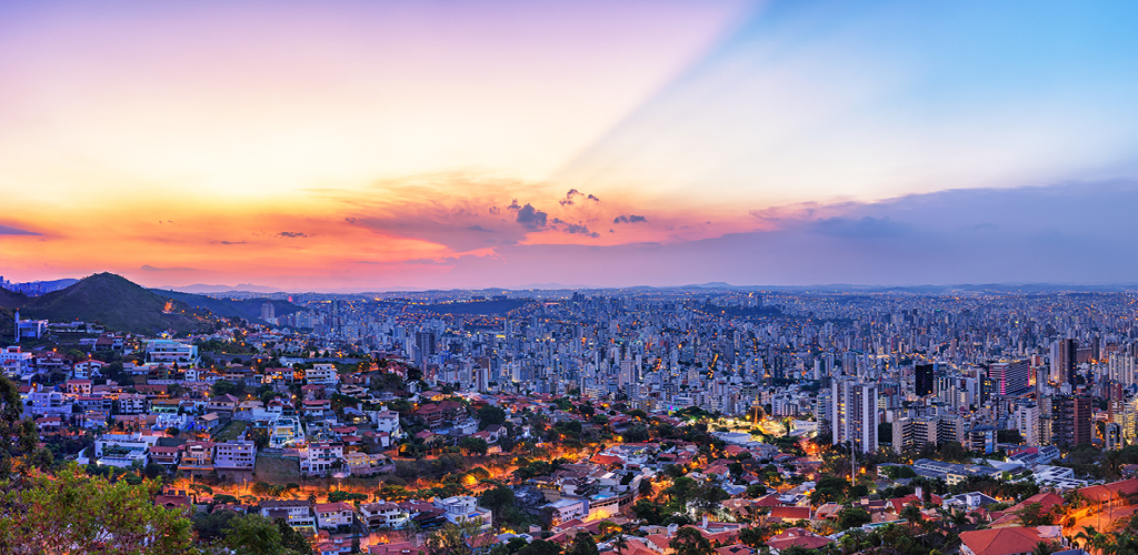 Da Praça do Papa, na parte alta de Beagá, é possível visualizar um dos horizontes mais bonitos do Brasil
