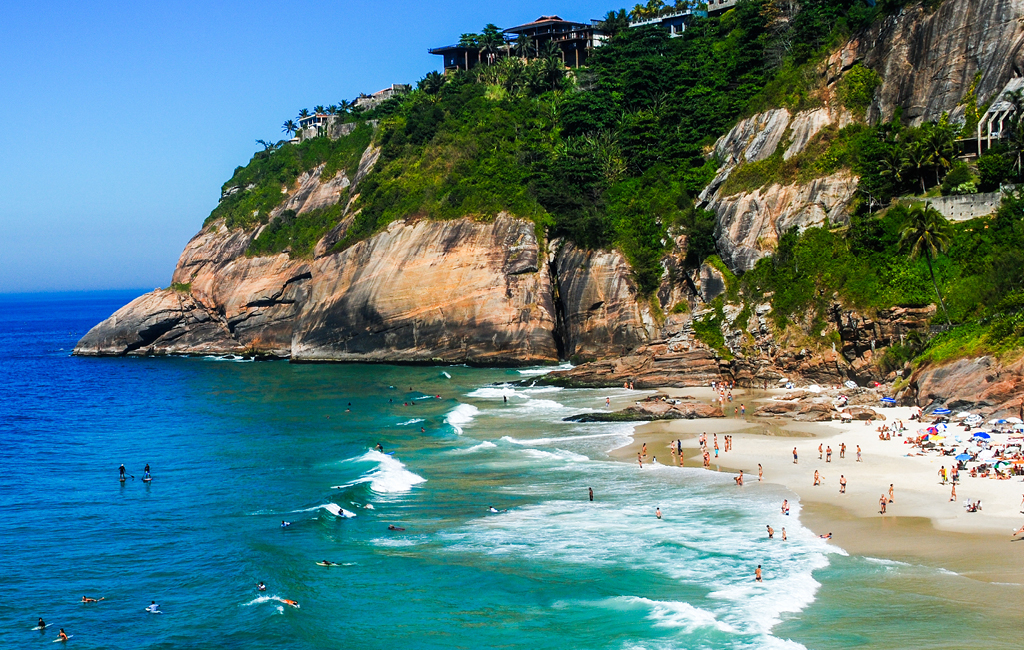 A Praia de Joatinga é ótima opção de praia fechada e mais calma no Rio de Janeiro.