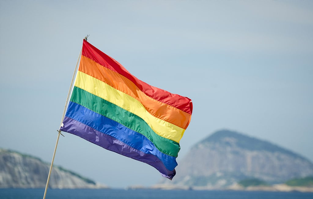 Turismo LGBT+ | Bandeira no Posto 9 no Rio de Janeiro | Conexão123