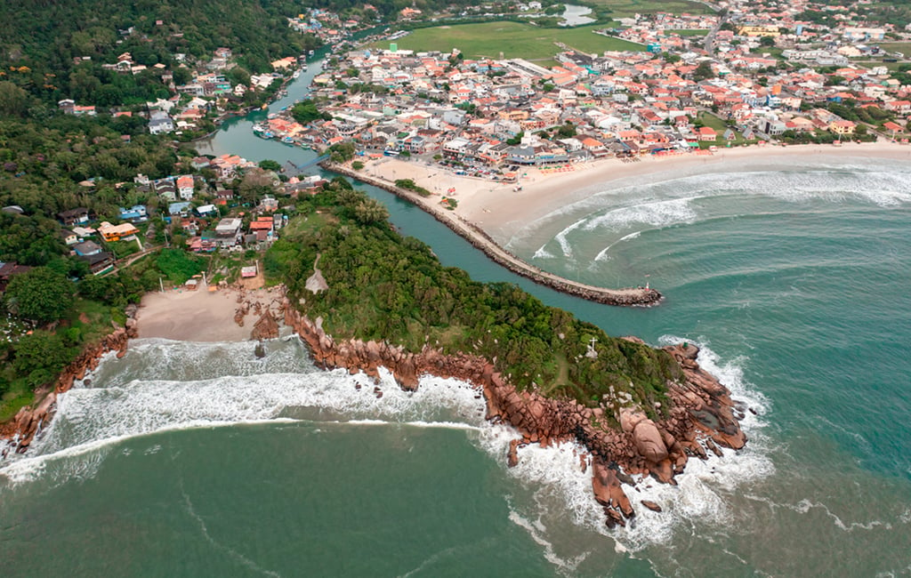 A Costa da Lagoa é uma das regiões mais bonitas de Florianópolis e com muitas opções para provar a culinária local.