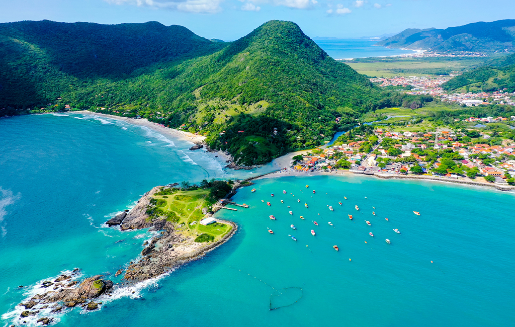 Florianópolis tem um conjunto de praias das mais impressionantes para você conhecer no Brasil.