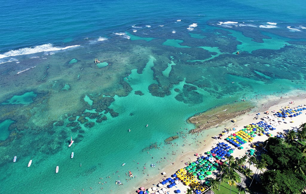 Porto de Galinhas é um destino brasileiro com opções de mergulho em estonteantes piscinas naturais.