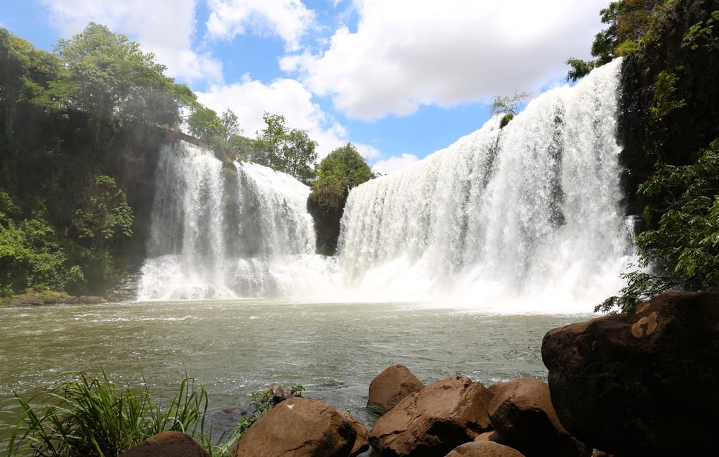As águas límpidas da Cachoeira do Sucupira são uma das maiores atrações da cidade de Uberlândia, no interior de Minas Gerais Créditos: Divulgação / Secretaria de Turismo do Estado de Minas Gerais