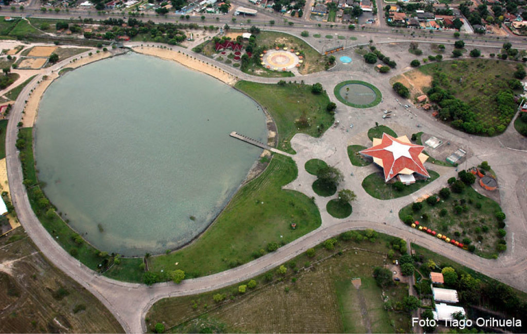 O Parque Anauá tem uma grande lagoa, além de anfiteatro, forródromo e outras estruturas