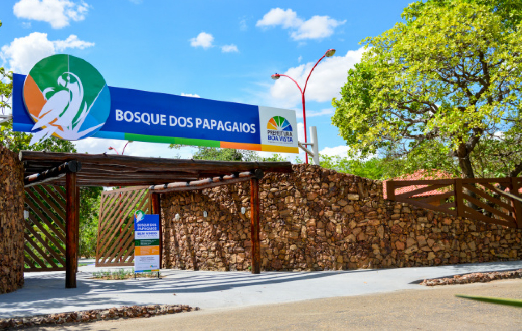 O Bosque dos Papagaios é um parque ecológico localizado ao norte de Boa Vista