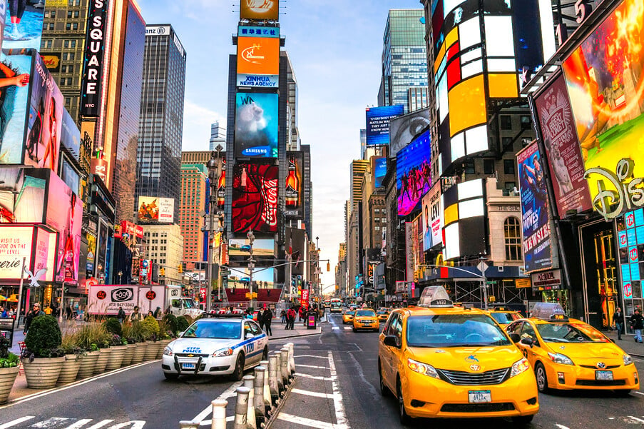 Bleisure travel: a arte de unir trabalho e lazer em suas viagens | Foto panorâmica dos arranha-céus presentes na cidade de Nova York | Conexão123
