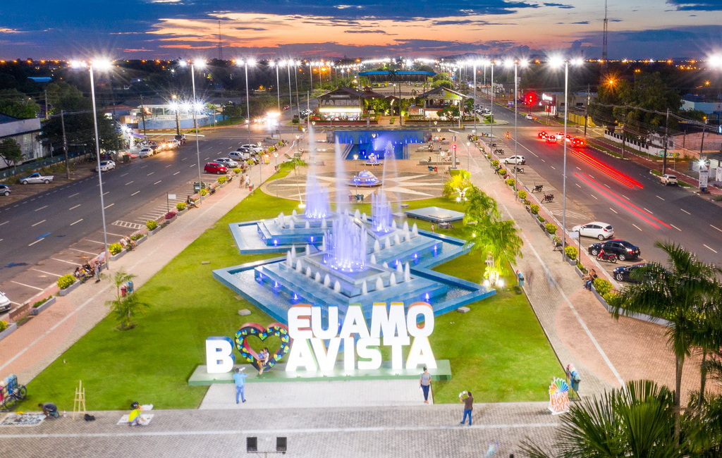 O letreiro de Boa Vista fica logo em frente à Praça das Águas, no Complexo Ayrton Senna