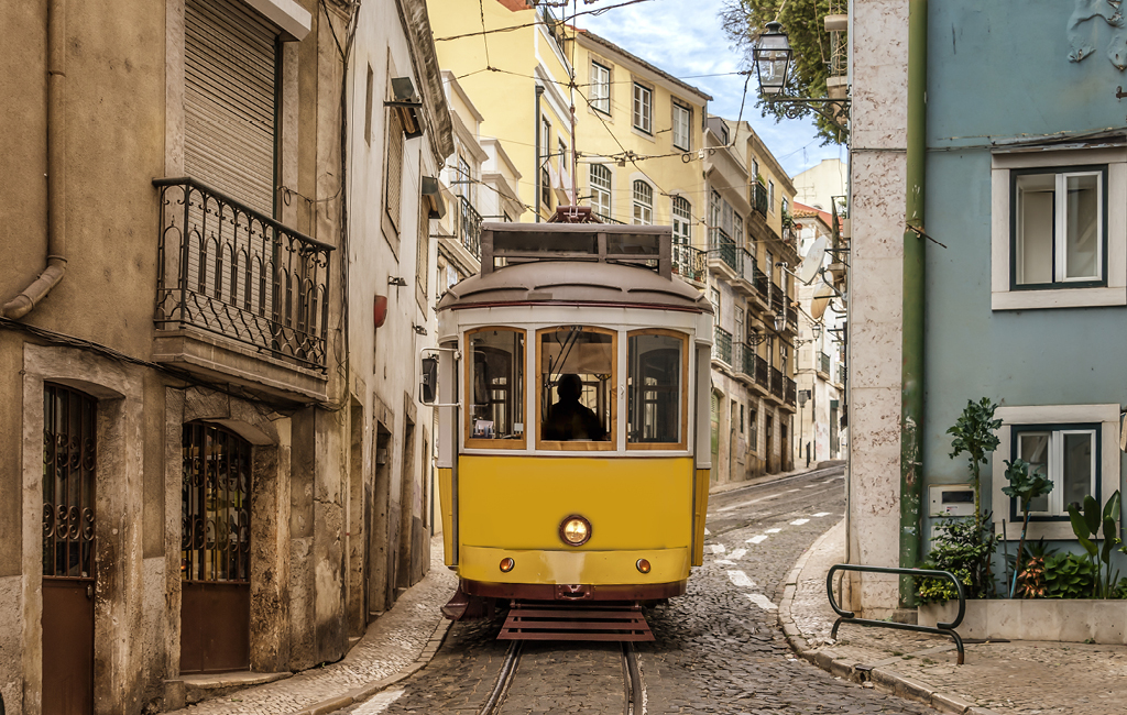 Andar de eléctrico faz parte do roteiro de Lisboa