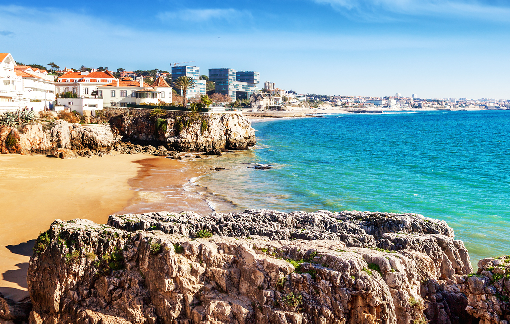 Algarve é famosa pelos penhascos