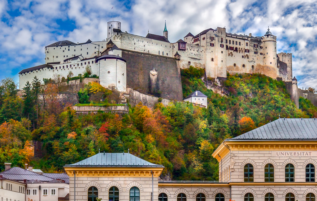A Fortaleza de Hohensalzburg é um dos maiores castelos medievais da Europa