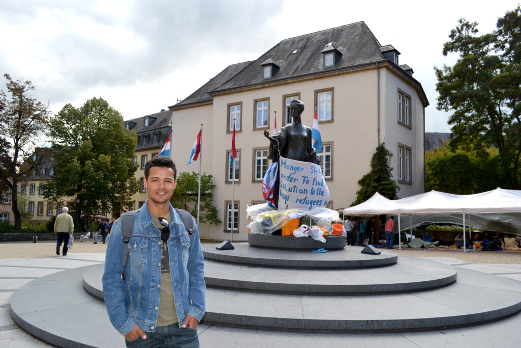 Praça Clairefontaine com a estátua de bronze em homenagem à Grã-Duquesa Charlotte