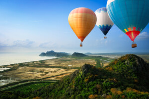 Anac recebe primeiro pedido de certificação de balões brasileiros | Balões voando no céu | Conexão123