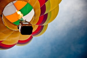 Chapada dos Veadeiros é destino para baloeiros | Balão voando no pôr do sol | Conexão123