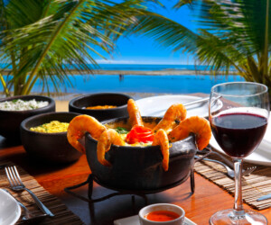 Porto Seguro oferece diversidades de restaurantes a beira mar | Almoço servido com vista para o mar | Conexão123