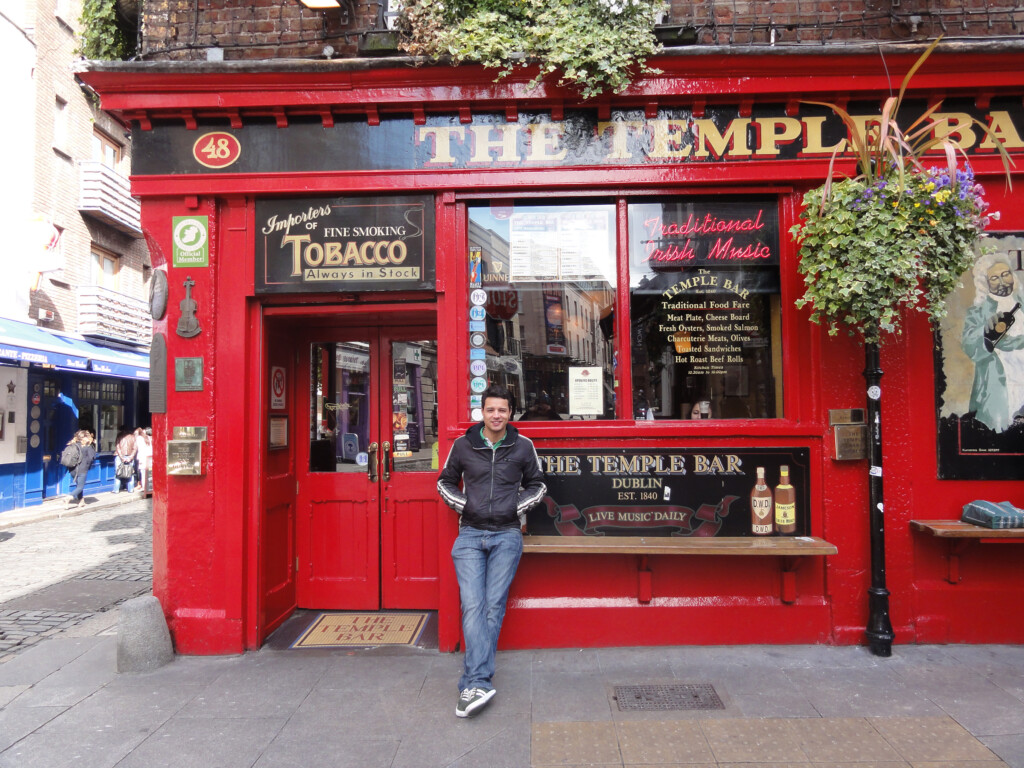 O The Temple Bar é o pub mais famoso de Dublin
