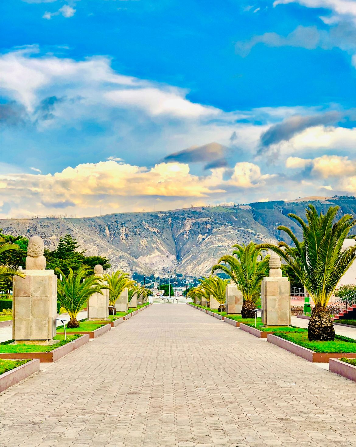 Quito: a cidade que divide o mundo