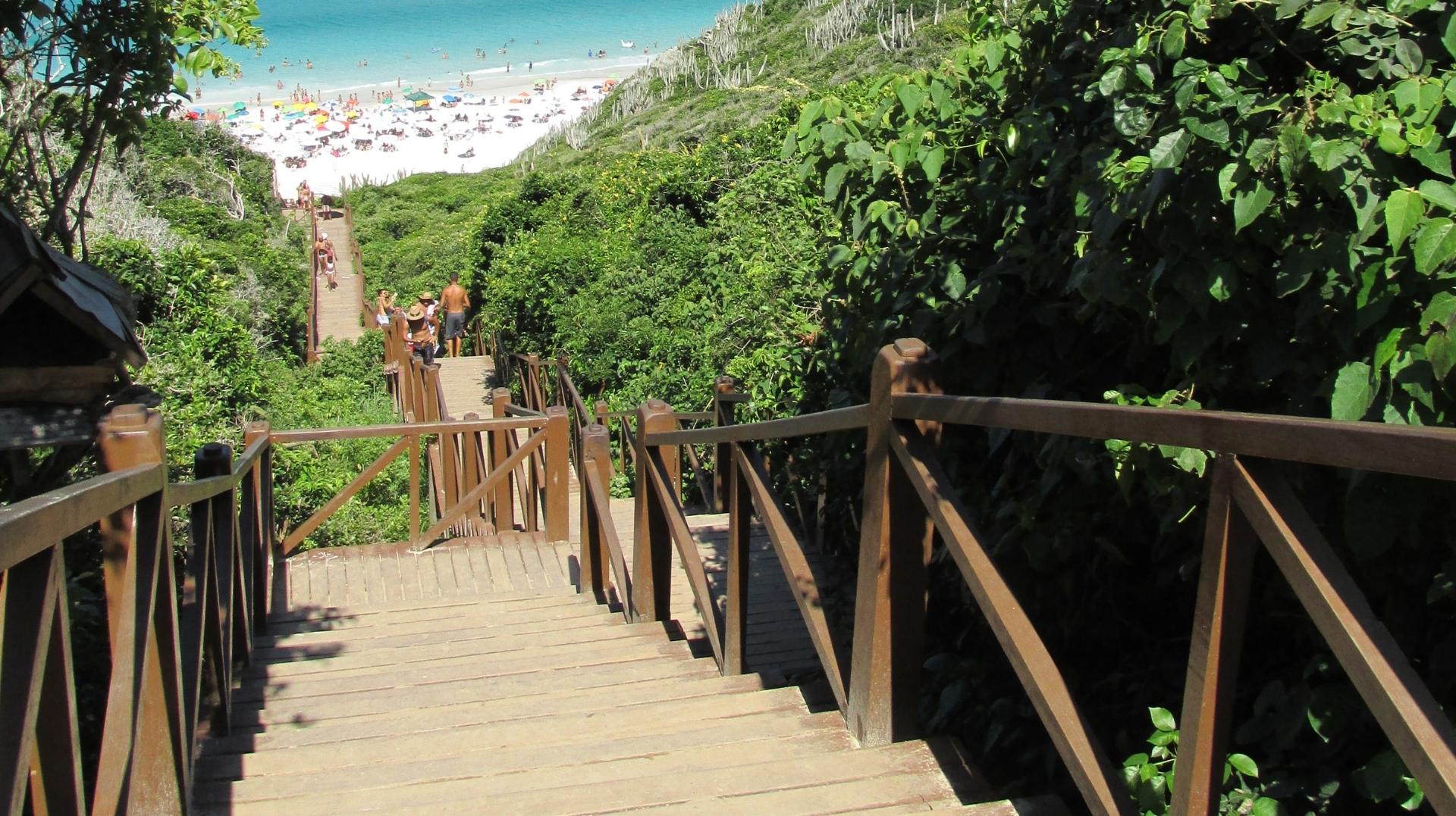 O que fazer em Arraial do Cabo: passeios e pontos turísticos | A famosa escada da Prainha, Arraial do Cabo - RJ | Conexão123
