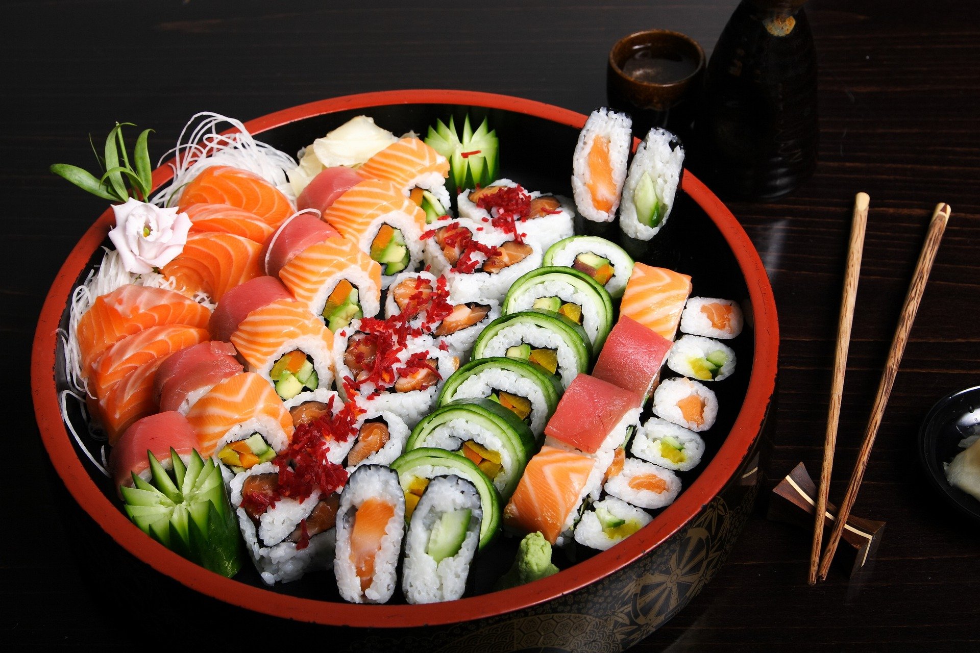 Cultura japonesa em São Paulo: destinos e passeios para conhecer | Sushi de salmão | Conexão123