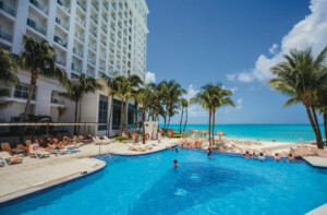 Hotéis em promoção pela retomada das viagens internacionais | Riu Cancun | Conexão123