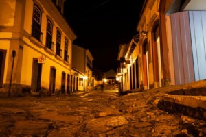 Turismo em Tiradentes: Guia de Viagem | Centro Histórico de Tiradentes (MG) à noite | Conexão123