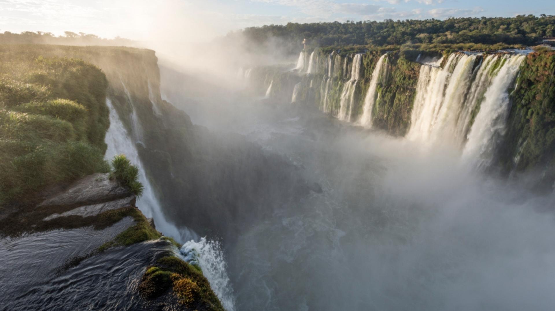 Aniversário de Foz do Iguaçu: curiosidades sobre a terra das Cataratas | Imagem da Garganta do Diabo - uma das quedas d’água mais impressionantes de Foz | Conexão123