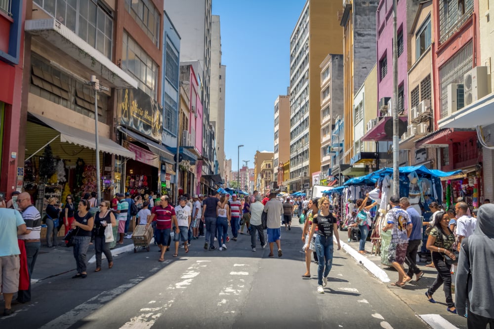 Compras em São Paulo: conheça as melhores ruas para comprar bem e barato | Turismo em São Paulo - Rua 25 de Março | Conexão123