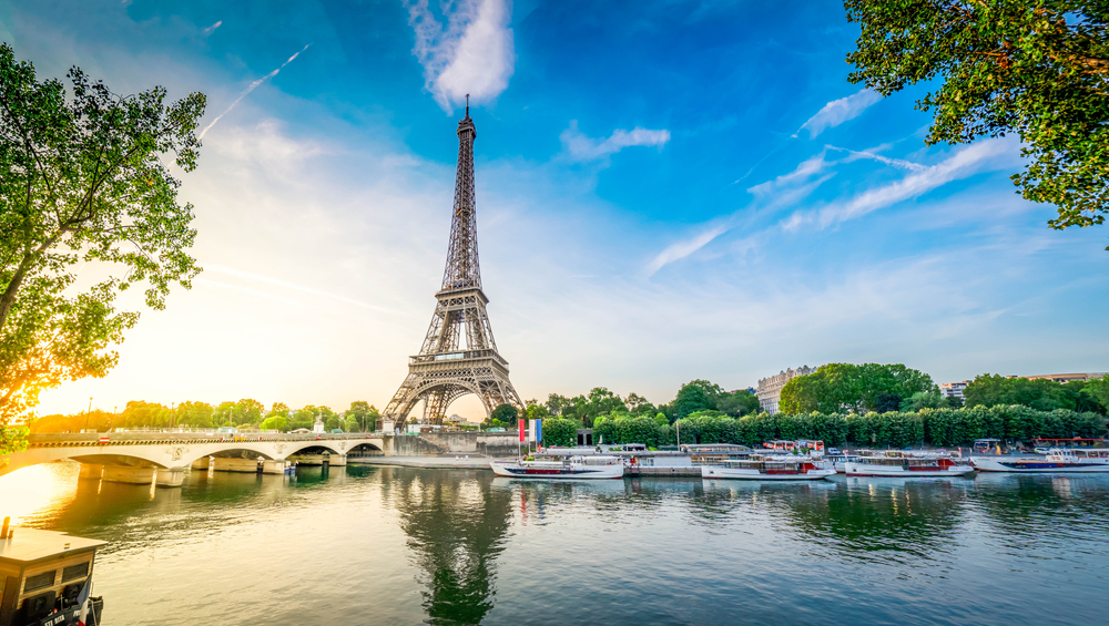 Passagens aéreas baratas: encontre voos promocionais só de ida | Paris, França | Conexão123