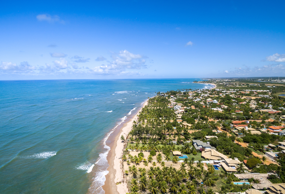 123milhas anuncia o Resort Promo, com hotéis all inclusive no litoral norte da Bahia | Vista aérea do litoral norte da Bahia | Conexão123