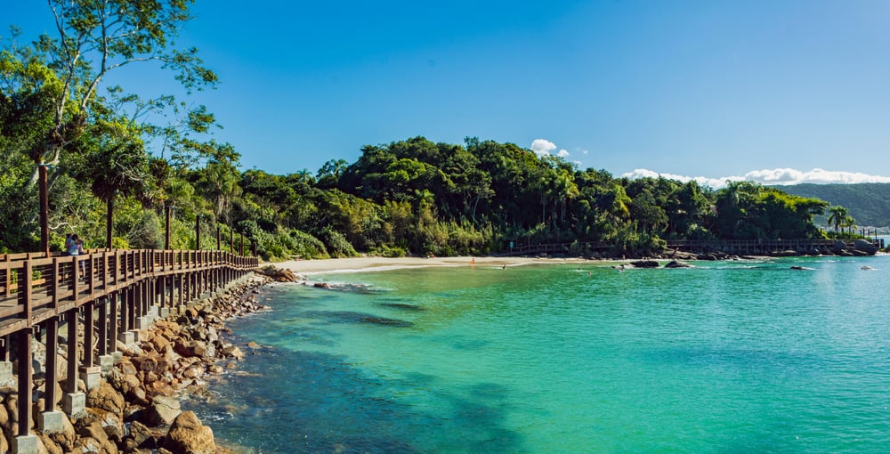 Florianópolis: viagens bate e volta nas férias saindo de Floripa | Praia de Bombinhas | Conexão123