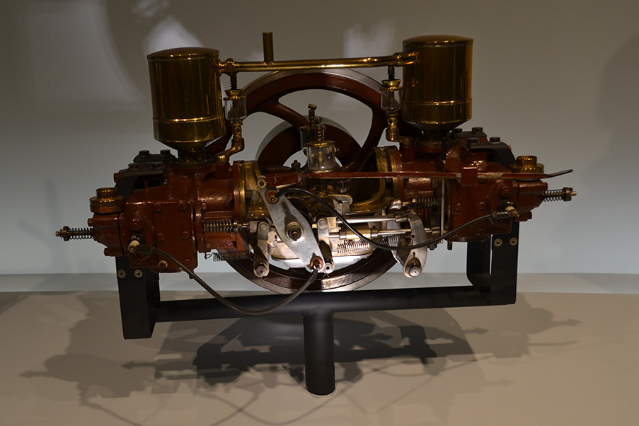 Um contramotor Mercedes-Benz 5PS de 1899