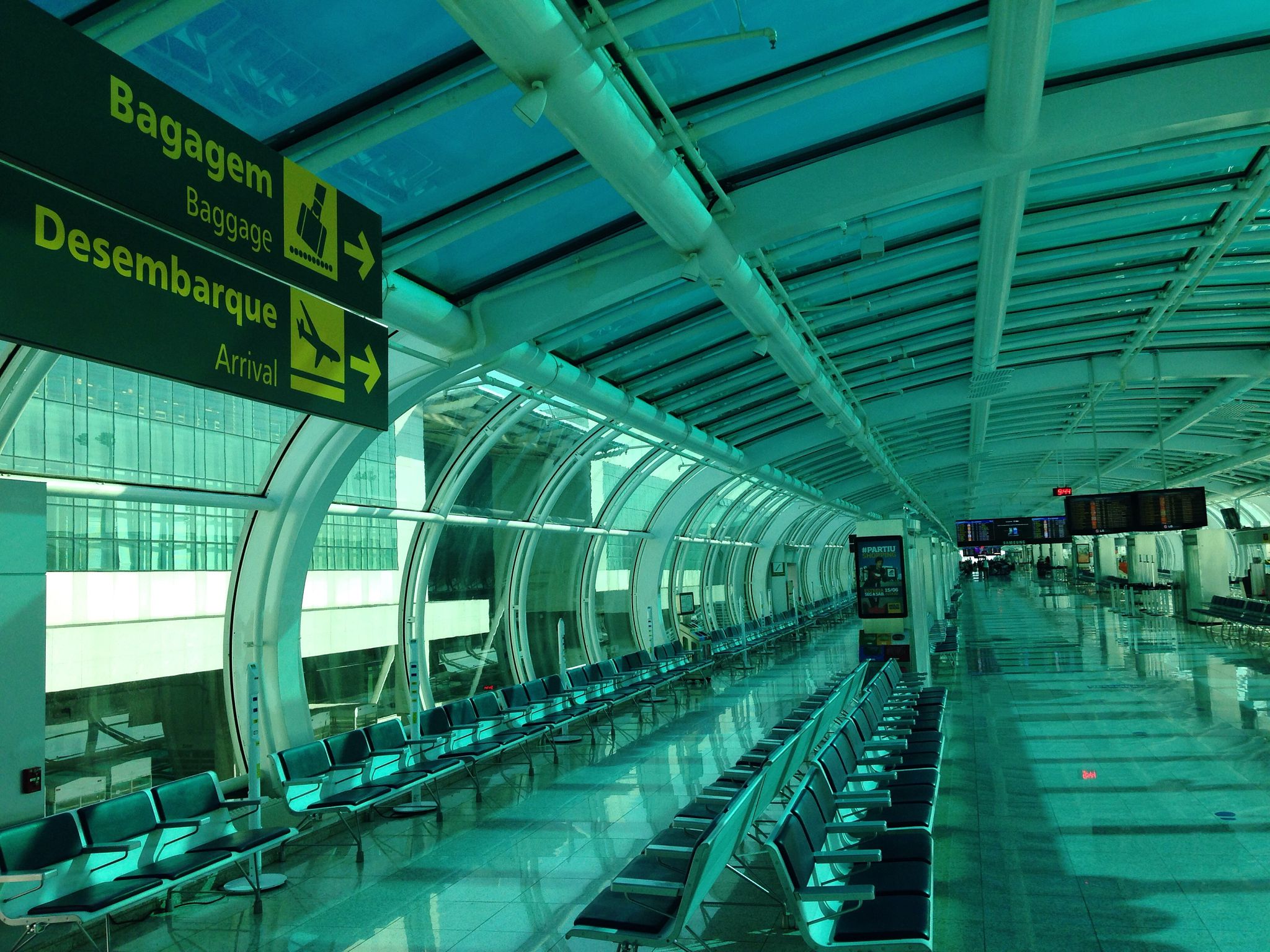 Dez aeroportos internacionais do Brasil estão entre 100 mais pontuais do mundo | Imagem da área de desembarque | Conexão123