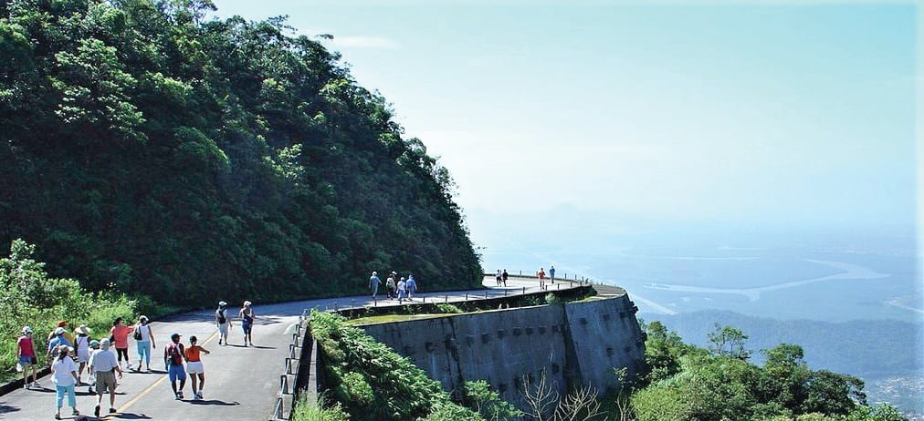 Estrada Velha de Santos passa por revitalização no ano do bicentenário da Independência | Pessoas caminhando na Serra do Mar | Conexão123
