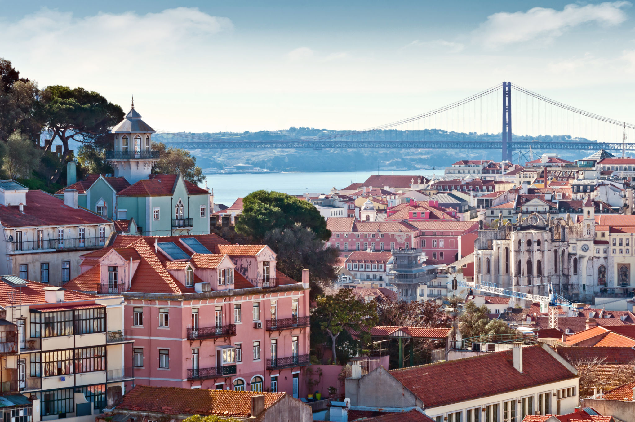 Viagem para Portugal: conheça as diferenças entre o português do Brasil e o de Portugal | Skyline de Lisboa | Conexão123
