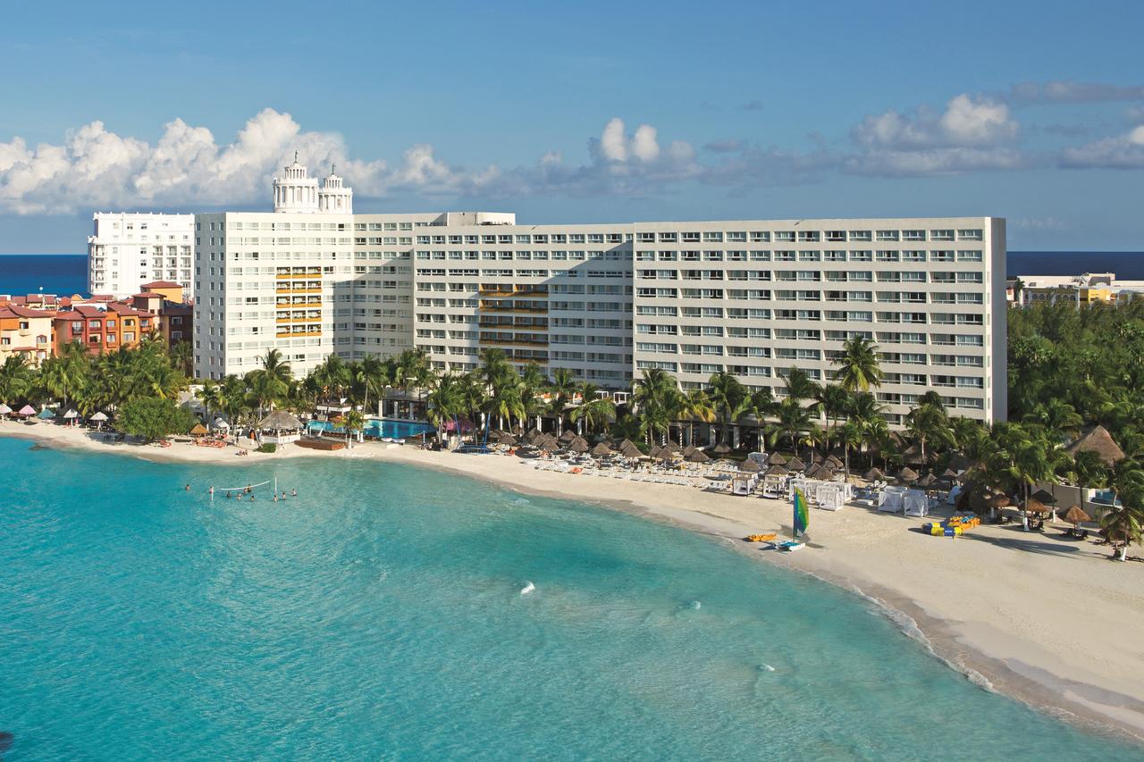 Resorts all inclusive ao redor do mundo para relaxar | Fachada do Dreams Sands Cancun Resort & Spa | Conexão123
