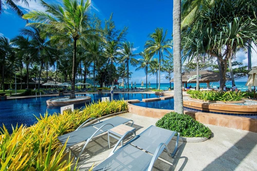 Resorts all inclusive ao redor do mundo para relaxar | Piscina no Katathani Phuket Beach Resort | Conexão123
