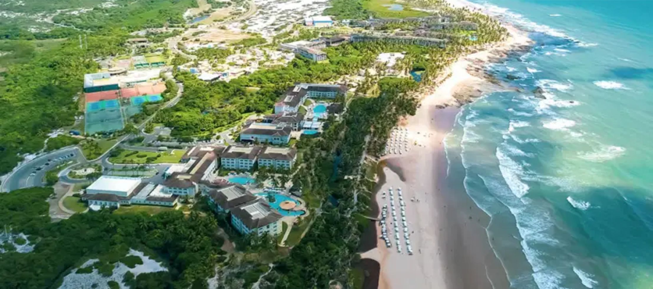 Resorts all inclusive na Costa do Sauípe: desconto de até 25% em promoção da 123milhas | Imagem aérea da Costa do Sauípe | Conexão123