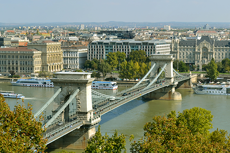 A Ponte das Correntes foi a primeira ponte construída em Budapeste