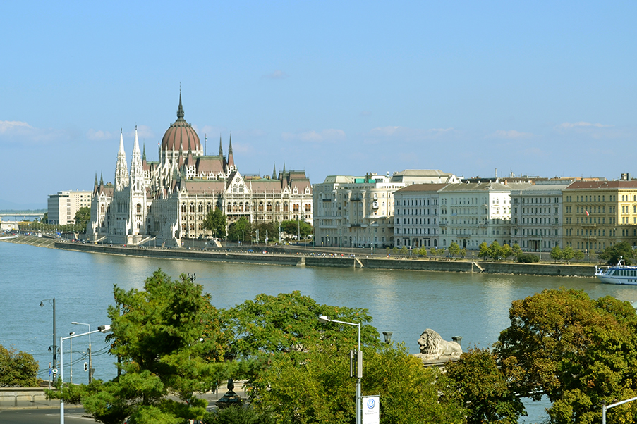 O Parlamento de Budapeste se destaca na paisagem da cidade