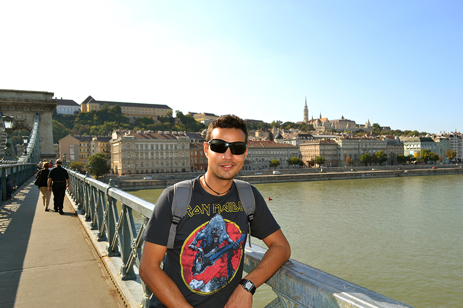 O Rio Danúbio, que atravessa Budapeste, possui 2850 quilômetros quadrados de extensão, e passa por 10 países europeus