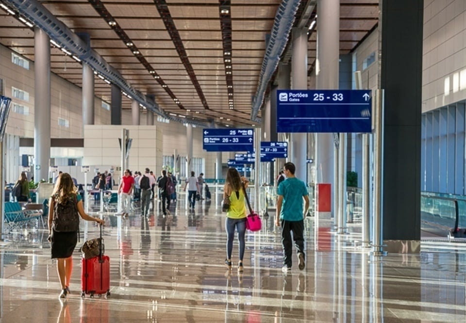 Aeroporto Internacional de Belo Horizonte é novamente reconhecido por reduzir emissões de GEE | Saguão aeroporto | Conexão123